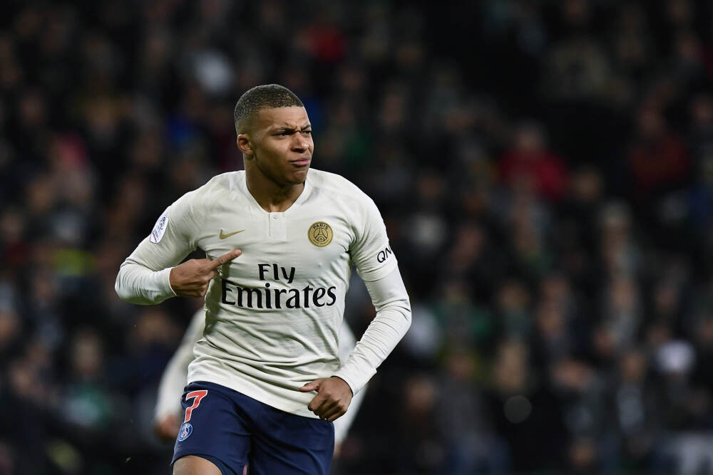 2千平方米情绪“游乐场”空降西岸，泡泡玛特Crybaby国内首展登陆上海